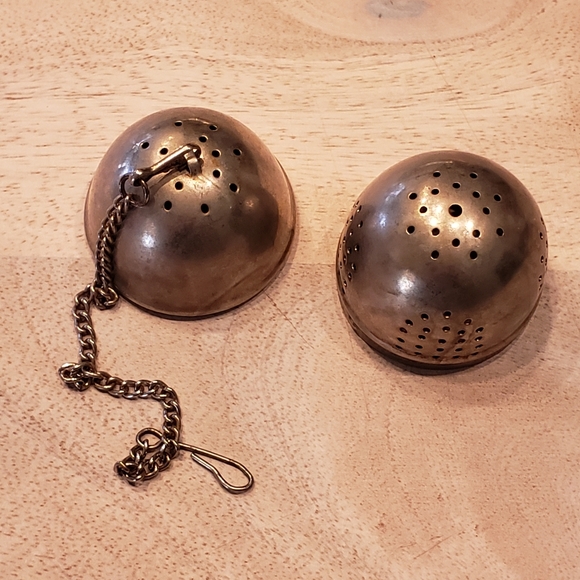 Vintage Tea Strainer Pod - Picture 6 of 7